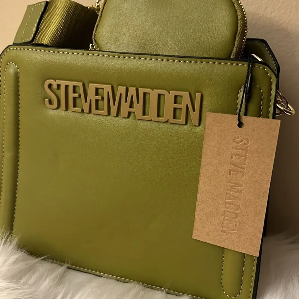 NWT Steve Madden (Bevelyn) Crossbody Bag w/ Airpod Pouch - Green